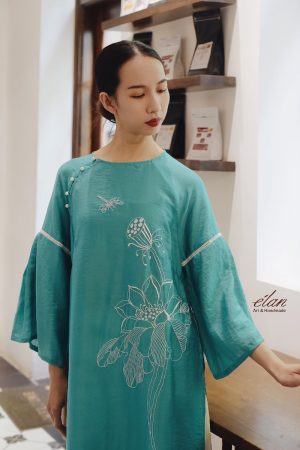 Áo dài thêu tay sen trắng