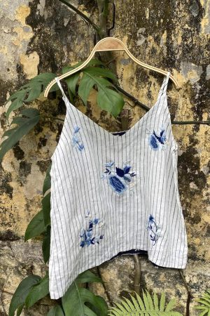 Áo 2 dây thêu thêu tay cụm hoa rơi